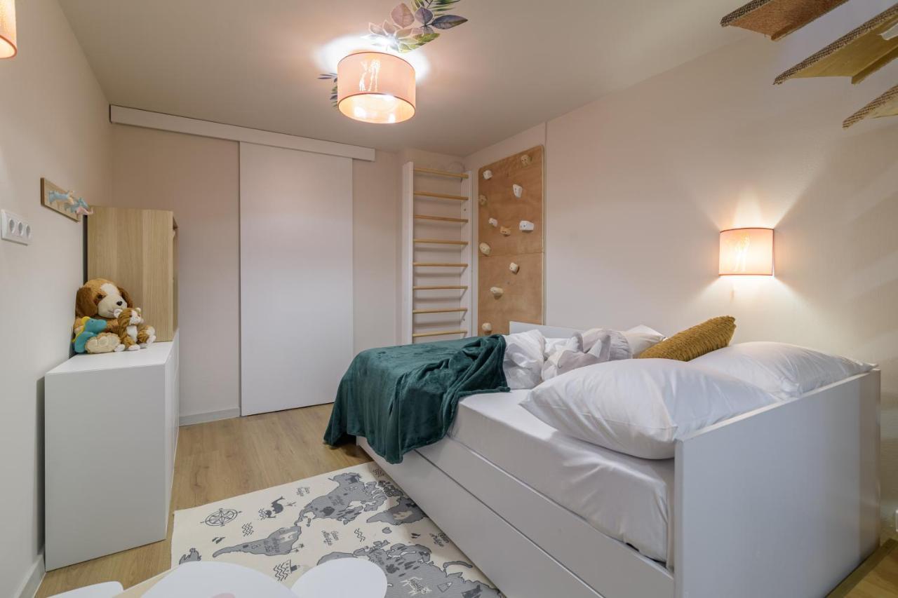Black Sea Dolphin Apartment Варна Екстер'єр фото